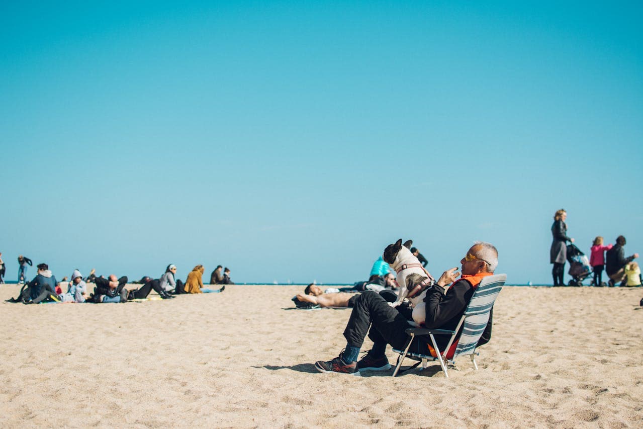 Foto de Huy Phan: https://www.pexels.com/pt-br/foto/pessoas-na-praia-1377070/